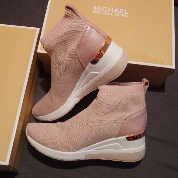 michael kors skyler bootie gold